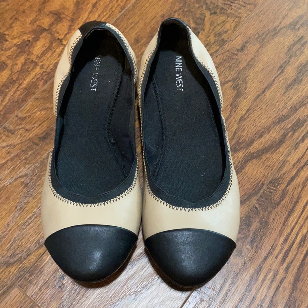 Nine West flats Black and Tan size 9